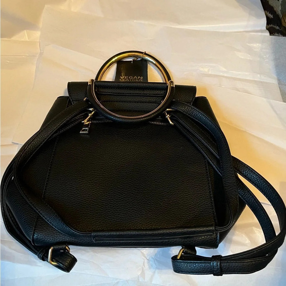 MYSTIQUE~100% VEGAN~ BLACK HANDBAG~BACKPACK~NWOT - Picture 2 of 16